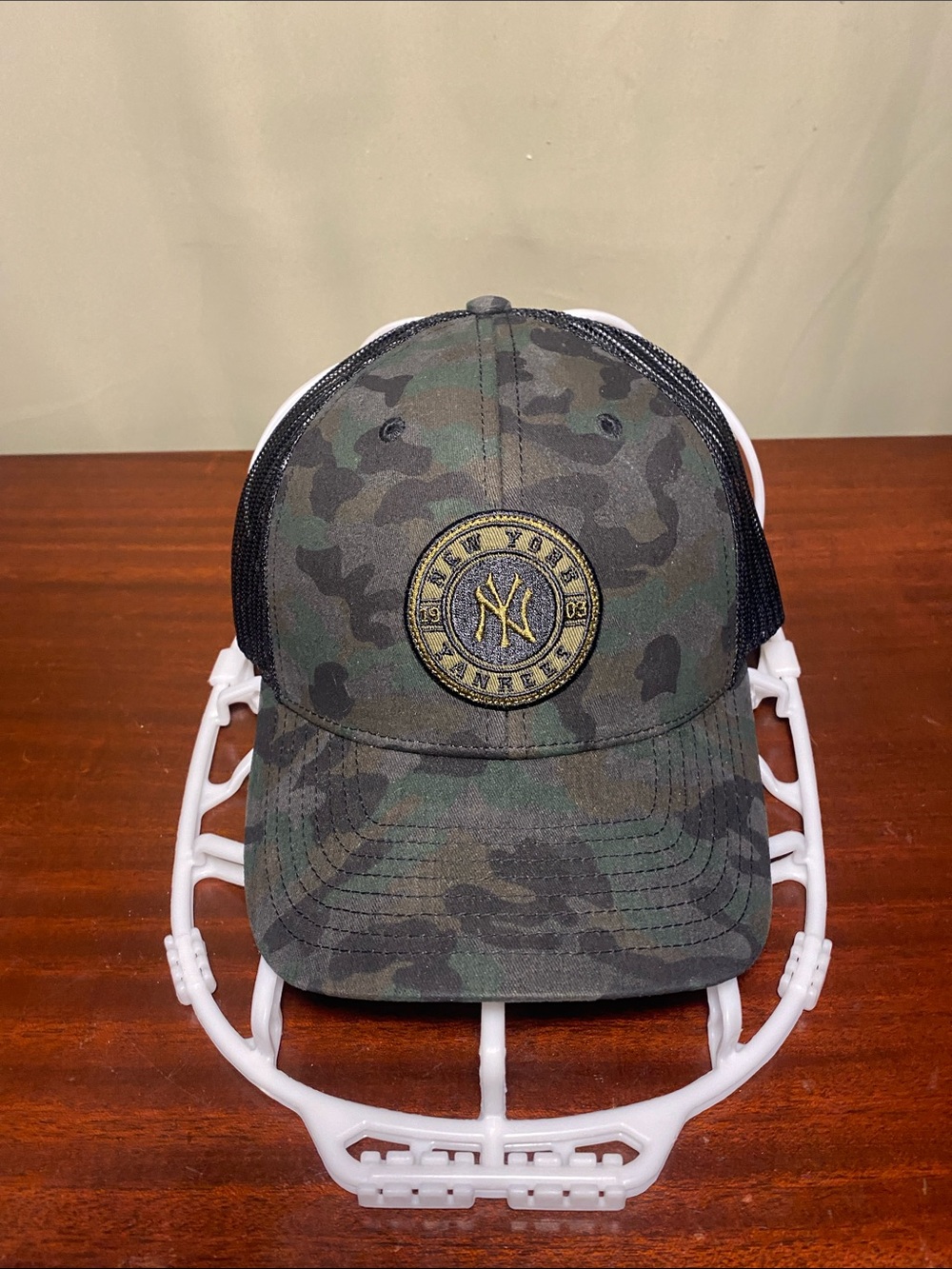 New York Yankees MLB Camo Fan Favorite Mesh Trucker SnapBack Hat O/S
